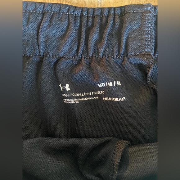 Under Armour Play Up Black Shorts (M) - Picture 3 of 5